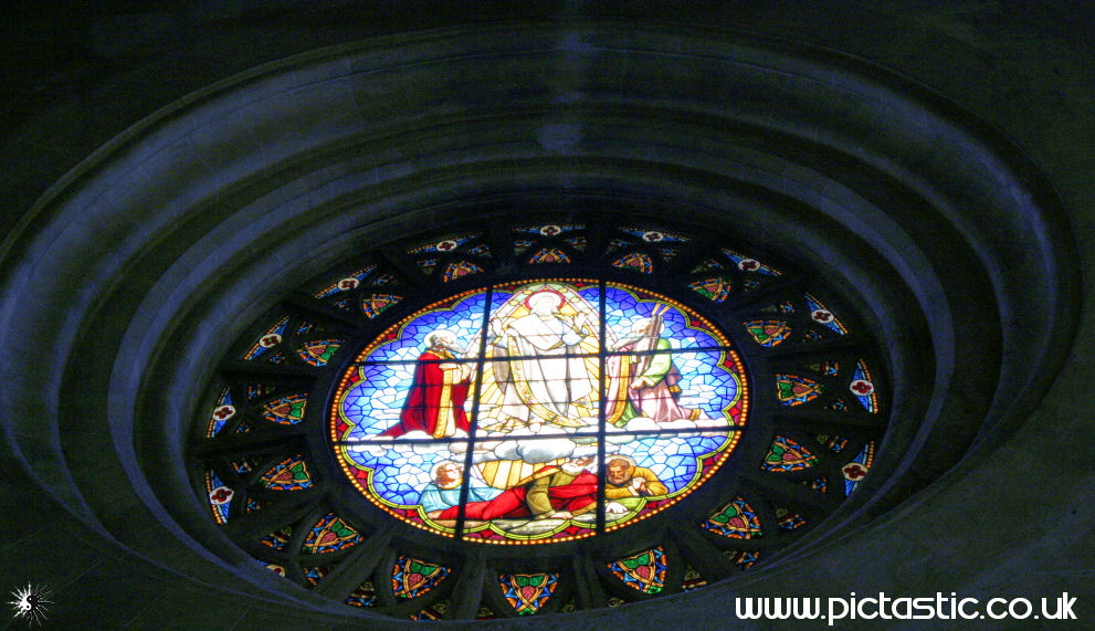 Photographs of a Church Window, Arta